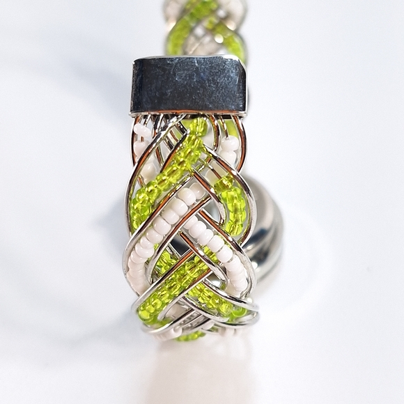 Vintage IK Quartz Ladies Watch Green White Bead Silver Tone Bangle, New Battery - Picture 6 of 8